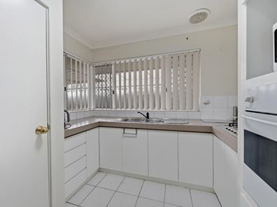 2/31 Third  Avenue, Kelmscott WA 6111