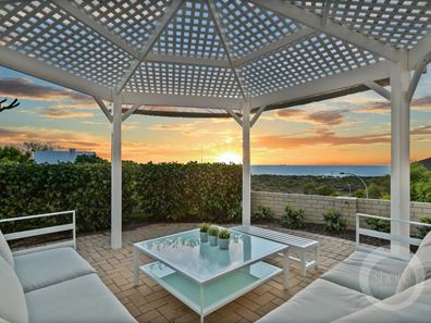 2 Poolya Road, City Beach WA 6015