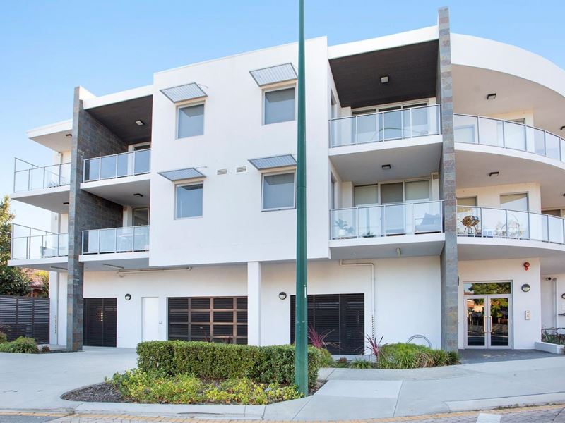 4/5 Barker Avenue, Como WA 6152