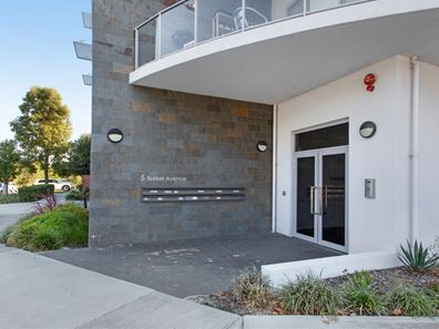 4/5 Barker Avenue, Como WA 6152