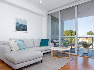 4/5 Barker Avenue, Como WA 6152