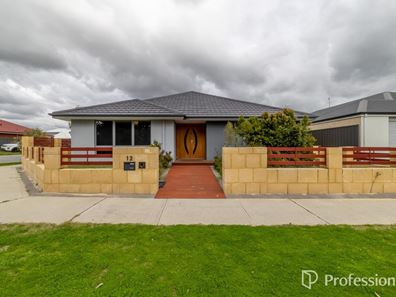 12 Oaklawn Street, Hilbert WA 6112