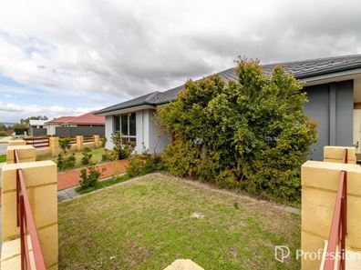 12 Oaklawn Street, Hilbert WA 6112