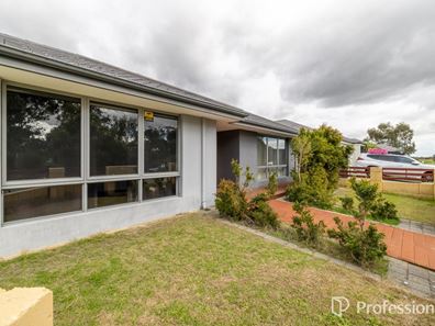 12 Oaklawn Street, Hilbert WA 6112