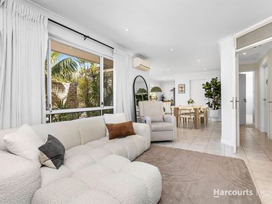 1/8 Ramsdale Street, Scarborough WA 6019