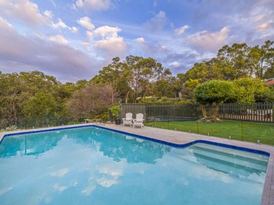 8 Pindari Road, Lesmurdie WA 6076