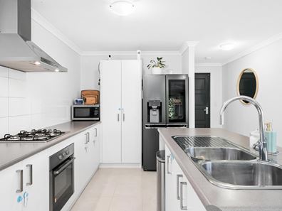 5B Ayer Road, Queens Park WA 6107