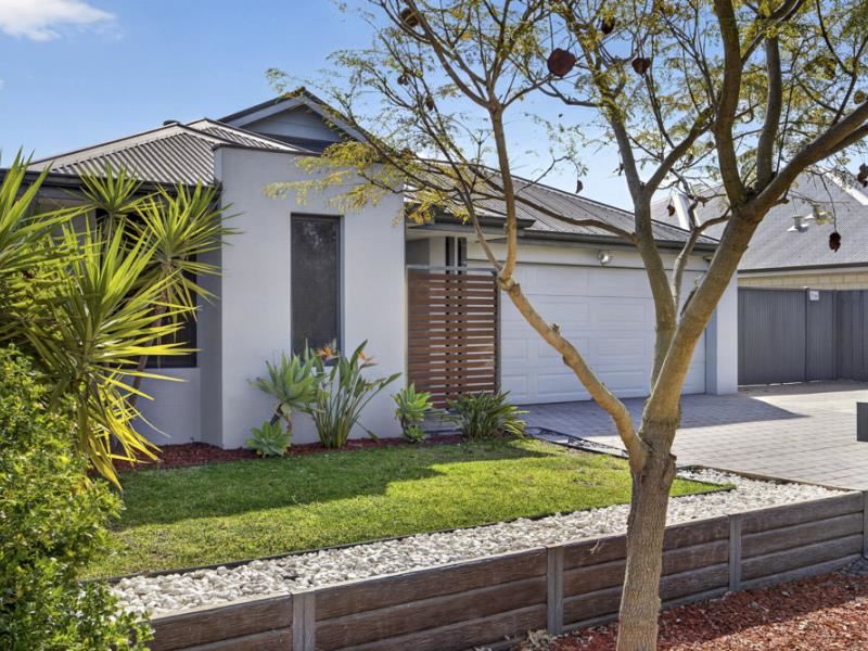 18 Jennapullin Cres, Ellenbrook WA 6069