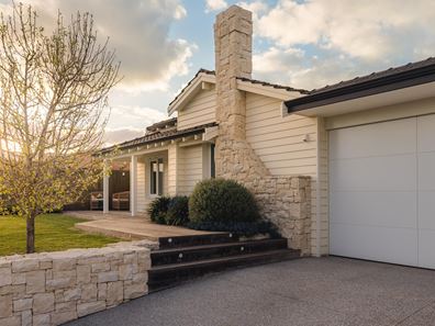 14 Kempenfeldt Avenue, Sorrento WA 6020