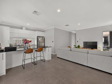 1B Winderie Road, Golden Bay WA 6174