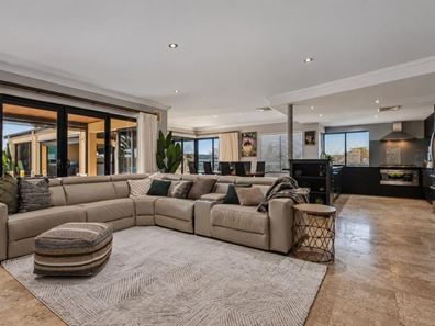 8 Muir Street, Halls Head WA 6210