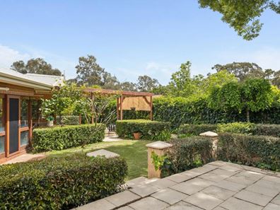 5 River Bank Boulevard, South Guildford WA 6055