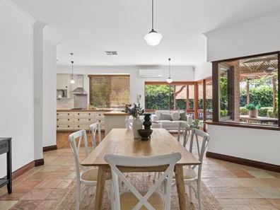 5 River Bank Boulevard, South Guildford WA 6055