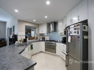 24 Alexander Drive, Castletown WA 6450