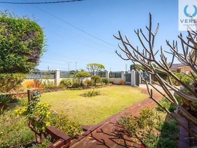 96 Railway Parade, Queens Park WA 6107