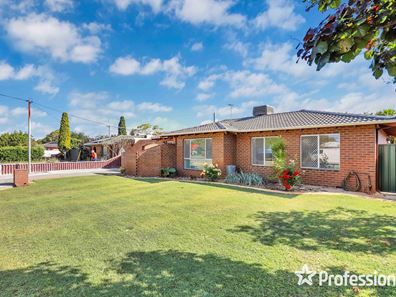 10 Ravensden street, Thornlie WA 6108