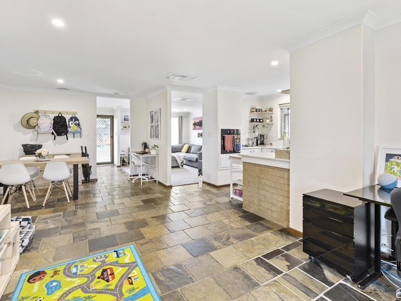 6 Emperor Close, Seville Grove WA 6112