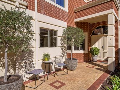 2/3 Gairloch Street, Applecross WA 6153