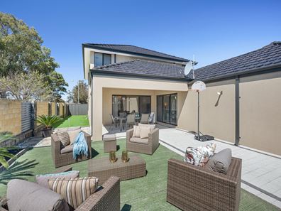1 Cambridge Promenade, Canning Vale WA 6155
