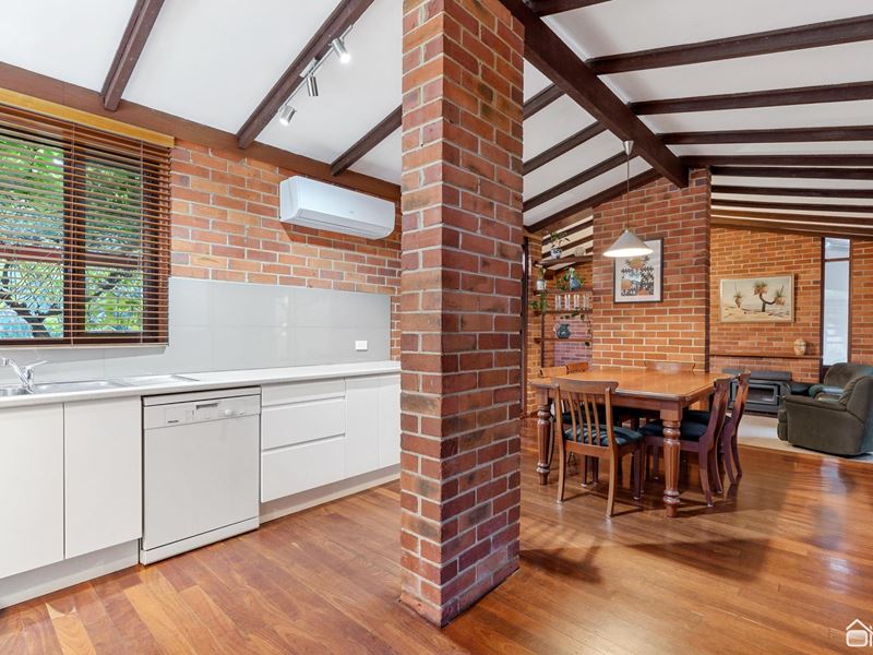 10 Doradel Avenue, Mount Nasura