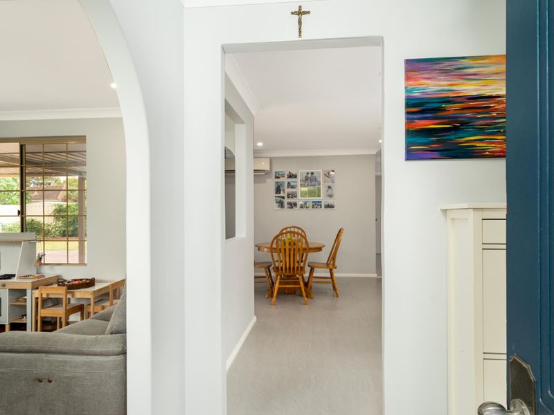4 Mipia Court, South Lake