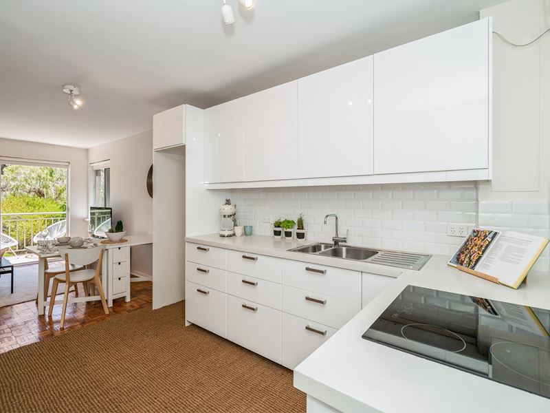 80/6 Manning Tce, South Perth