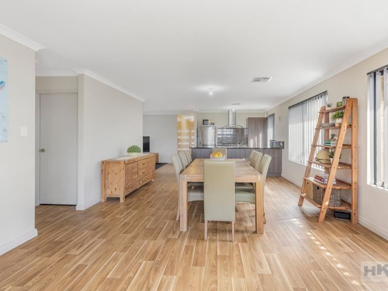 21 Hillbrook Approach, Caversham