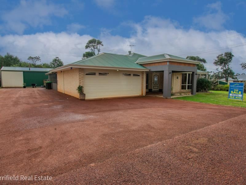 35 Le Grande Avenue, Mckail