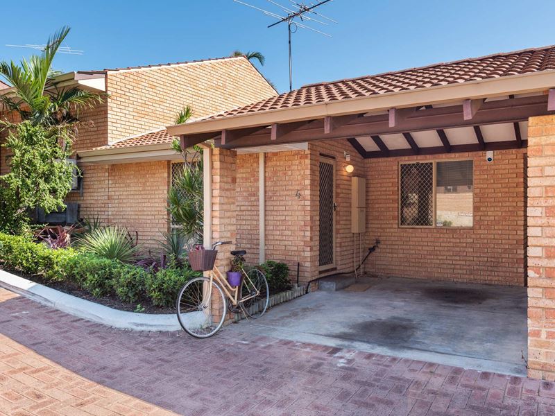 4/17 Alga Street, Scarborough