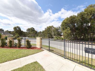 10 Harden Park Trail, Carramar WA 6031