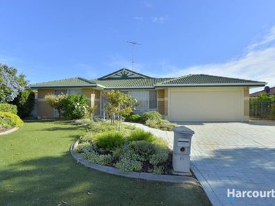 15 Floribunda Avenue, Halls Head WA 6210