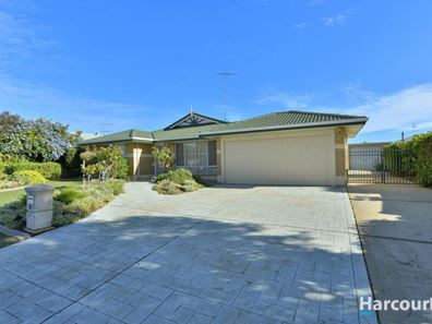 15 Floribunda Avenue, Halls Head WA 6210