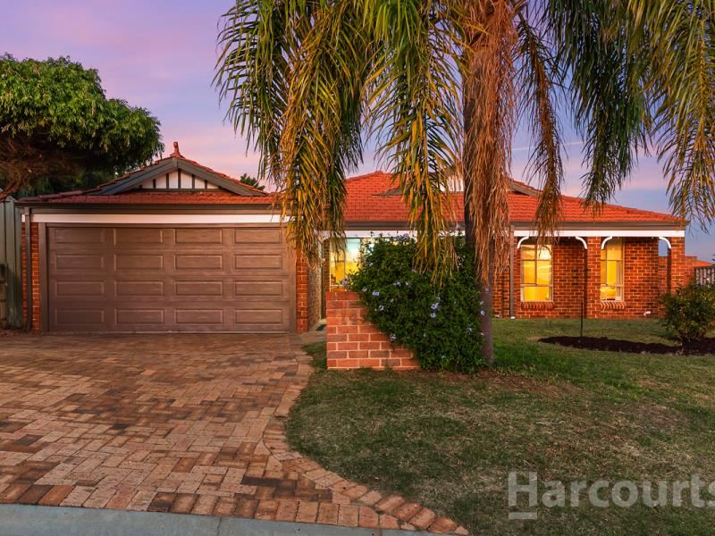14 Cairnsmore Chase, Kinross