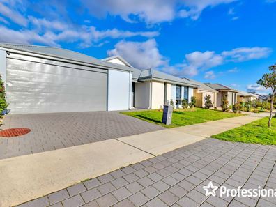 8 Lotus Drive, Maddington WA 6109