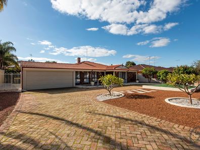 34 Arundel Drive, Halls Head WA 6210