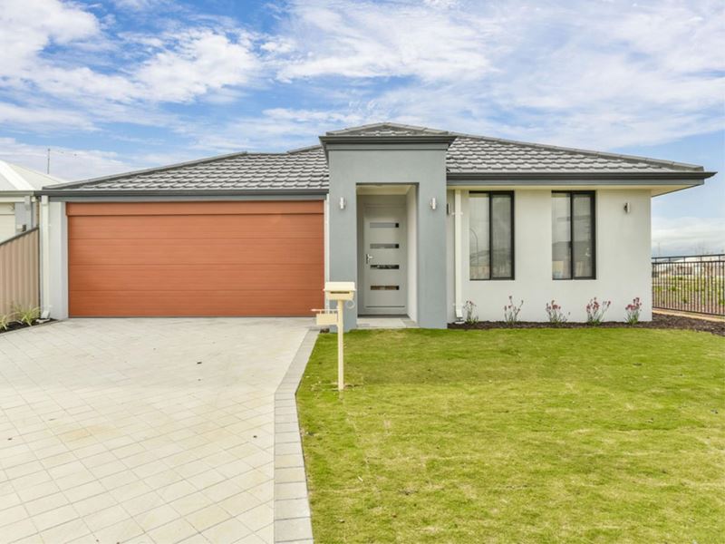 32 Calvera Gardens, Piara Waters