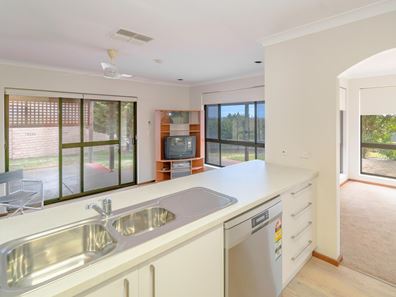 6 Casteau Close, Australind WA 6233