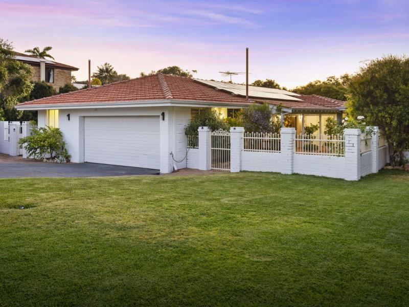 2 Skipton Way, City Beach