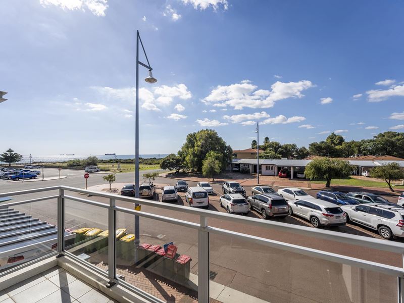 2/61 Rockingham Beach Road, Rockingham