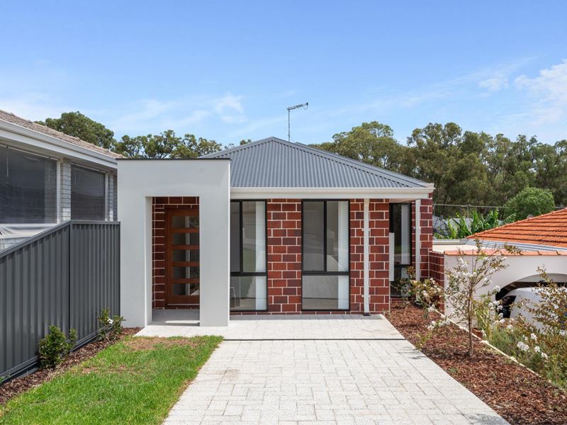 19 ASHBOURNE WAY, Hamilton Hill