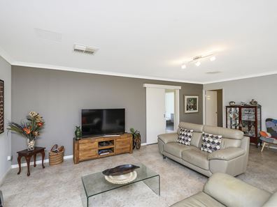 34 Highcliffe Circle, Lakelands WA 6180