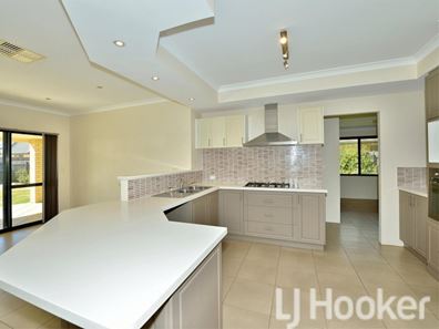 6 Santalum Circus, Halls Head WA 6210