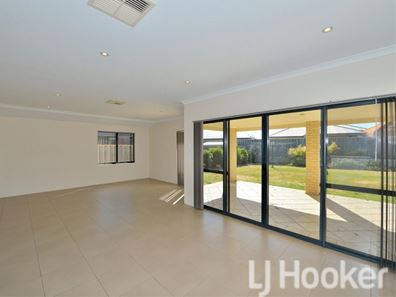 6 Santalum Circus, Halls Head WA 6210