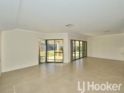 6 Santalum Circus, Halls Head WA 6210