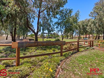 9/12 Auric Place, Maddington WA 6109