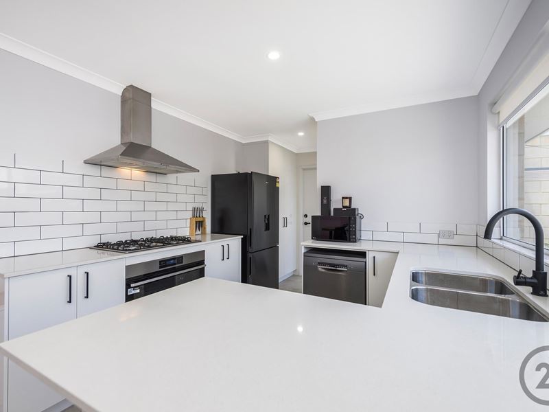 74 Alverstone Boulevard, Lakelands