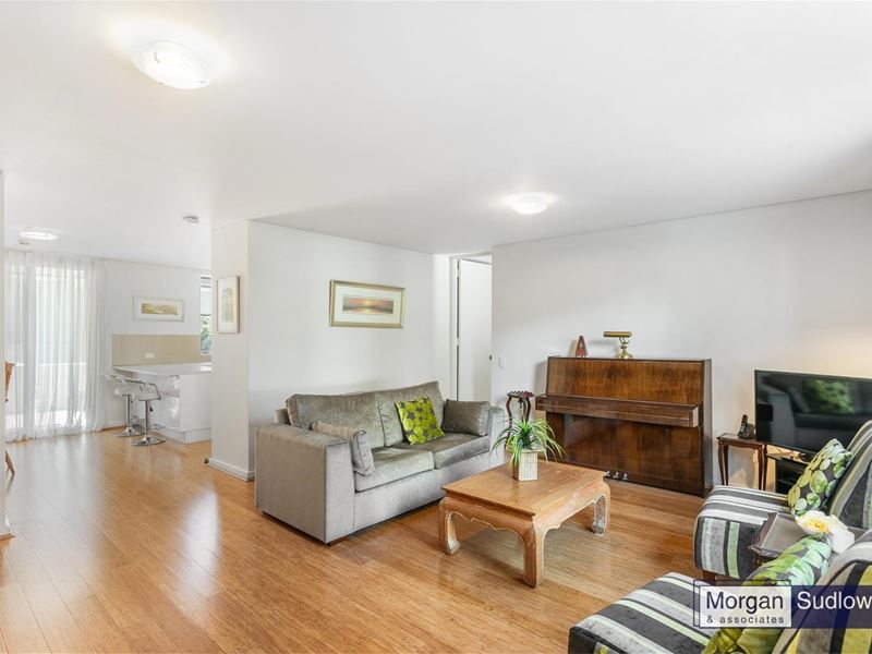 GF East/16 Kings Park Avenue, Crawley