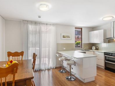 GF East/16 Kings Park Avenue, Crawley WA 6009