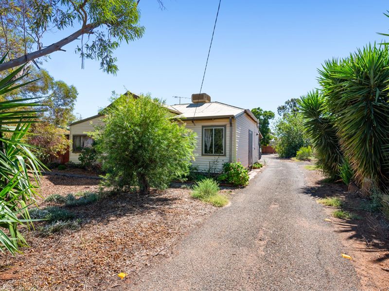100 Woodward Street, Coolgardie WA 6429