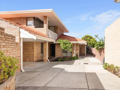 3/2 Kanimbla Street, Bicton WA 6157